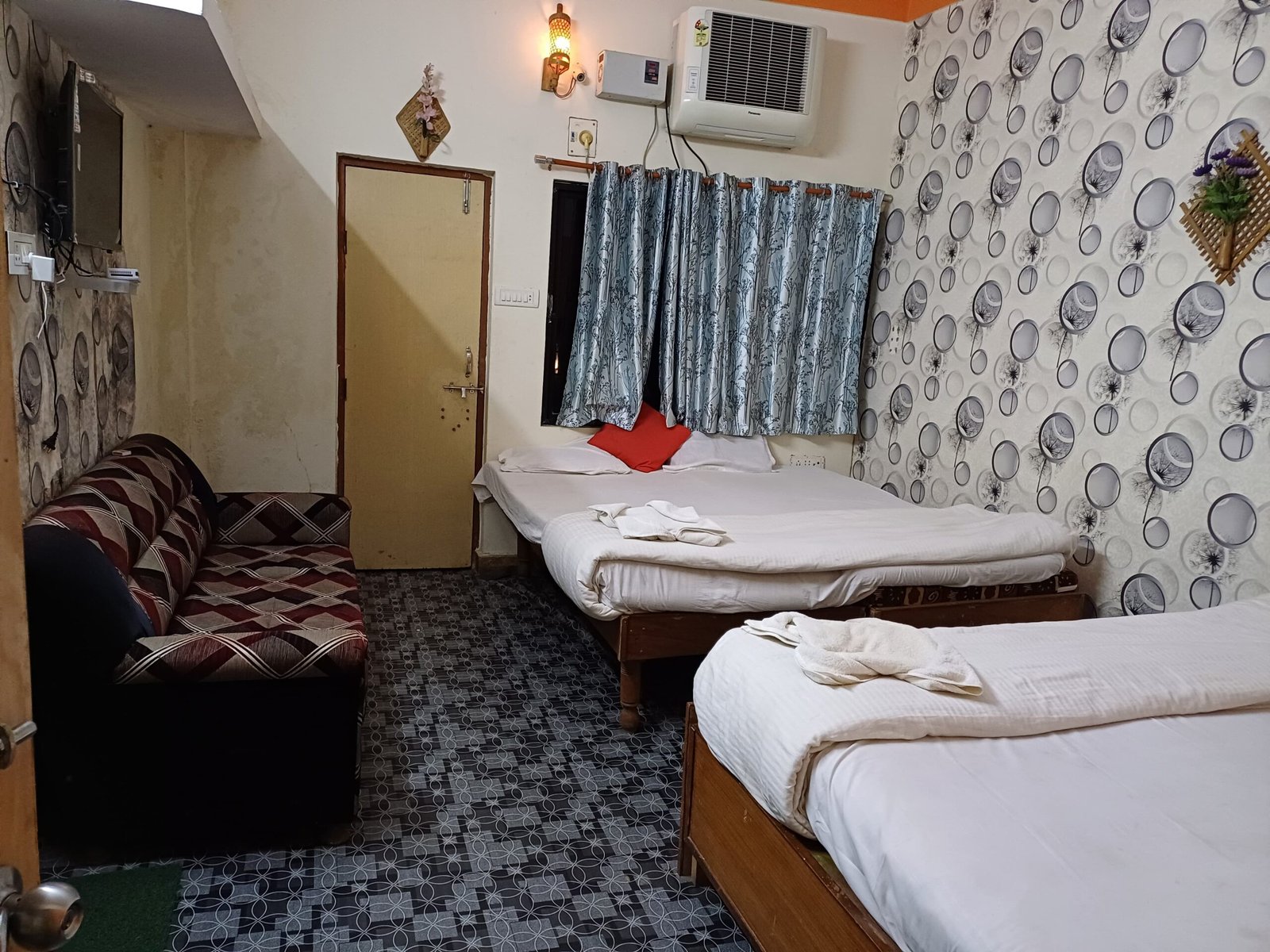 WhatsApp Image 2025-10-28 at 12.18.22 PM